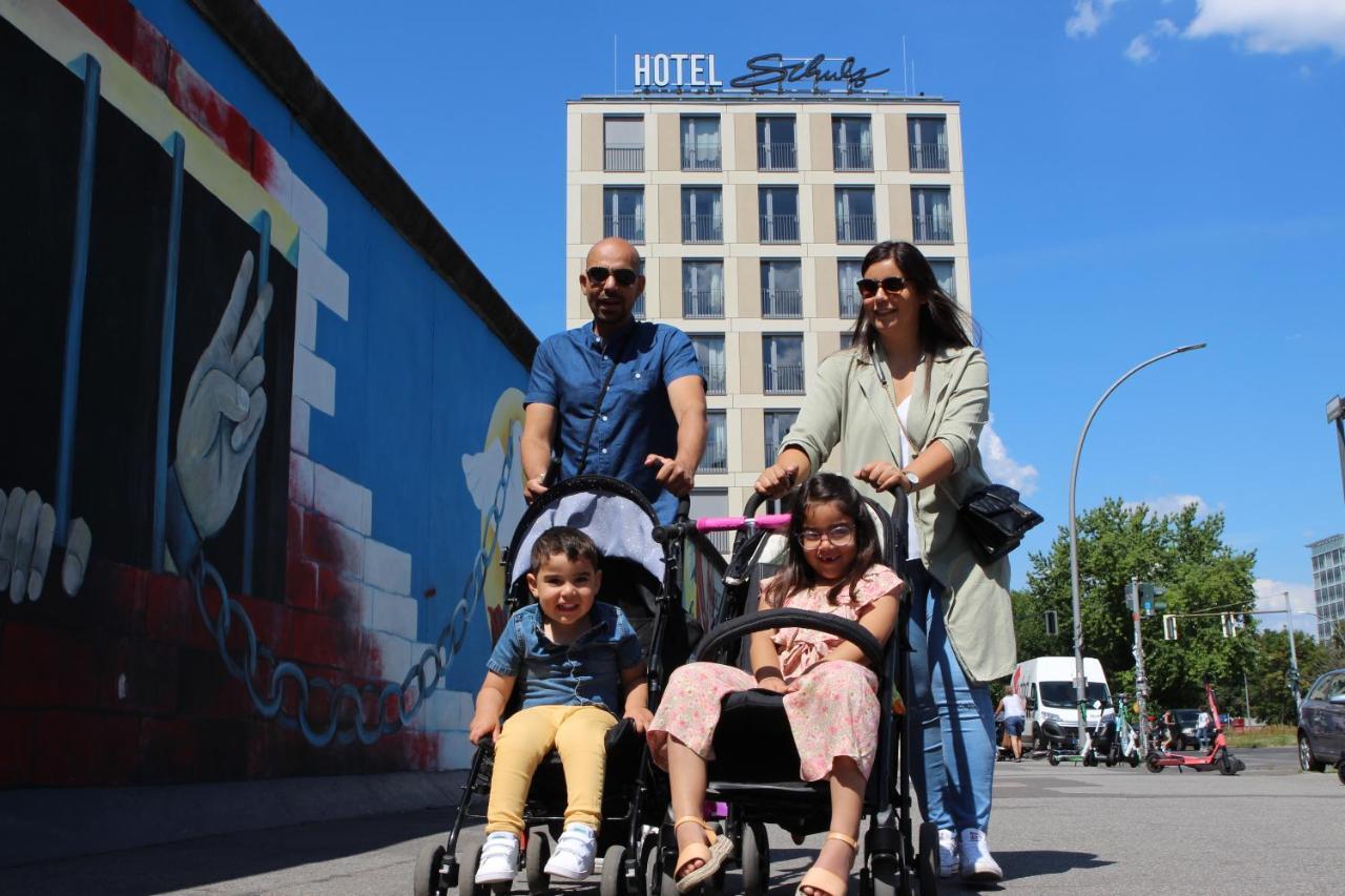 Schulz Hotel Berlin Wall At The East Side Gallery Exterior photo