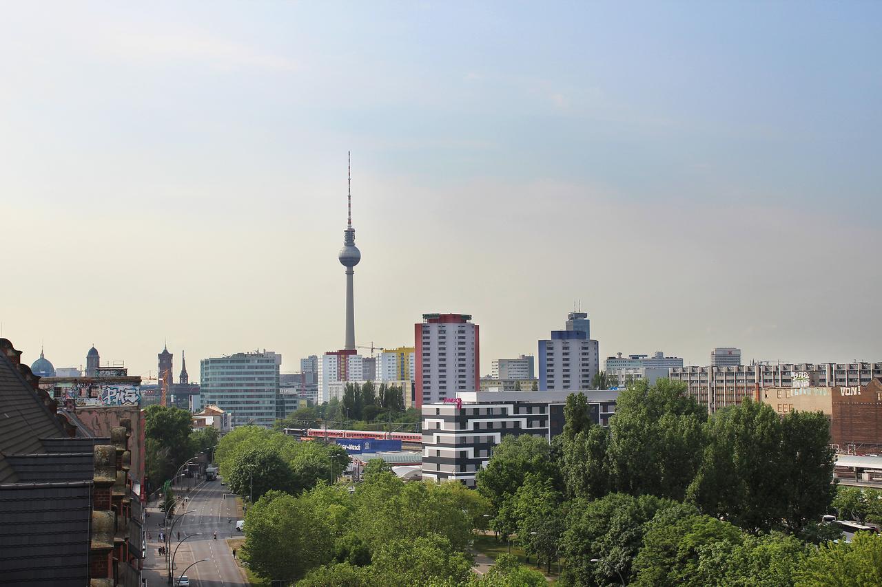 Schulz Hotel Berlin Wall At The East Side Gallery Exterior photo