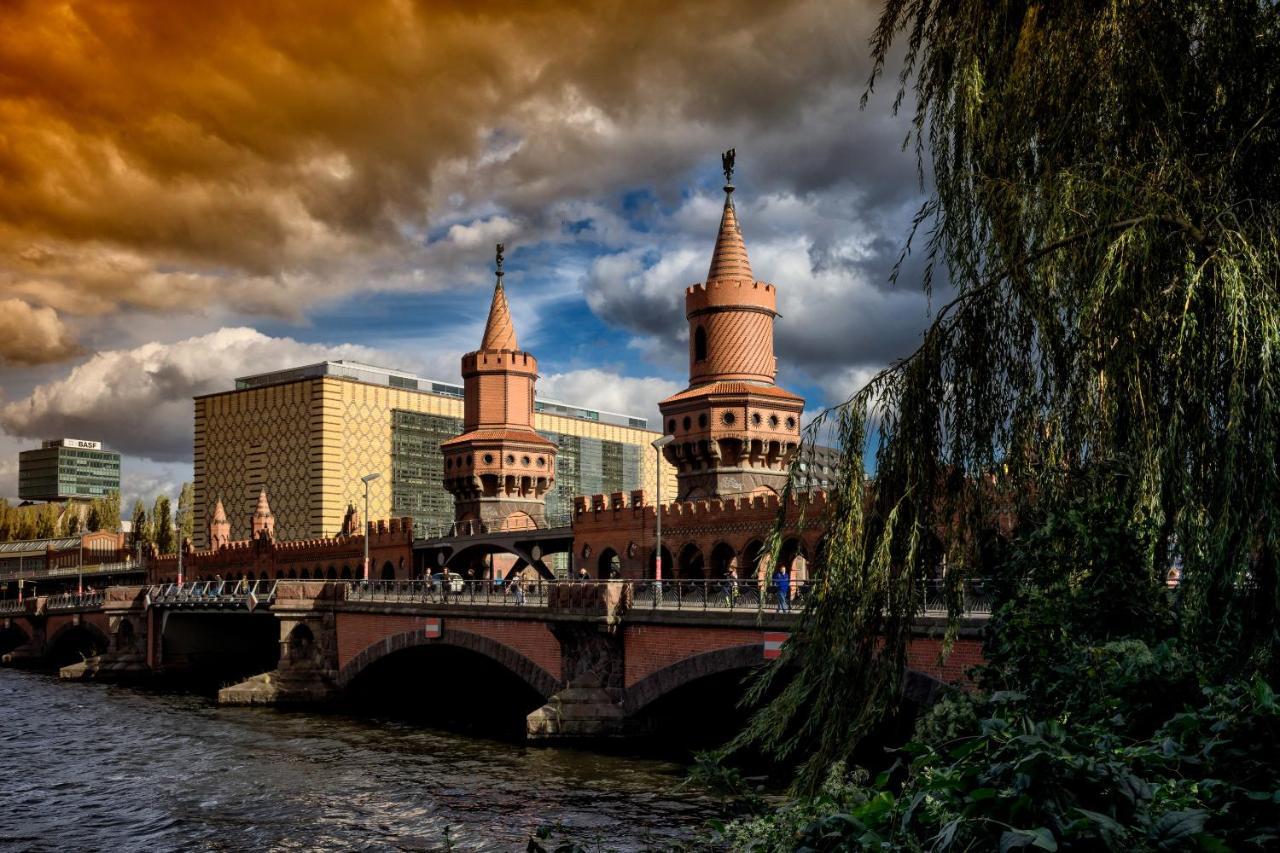 Schulz Hotel Berlin Wall At The East Side Gallery Exterior photo