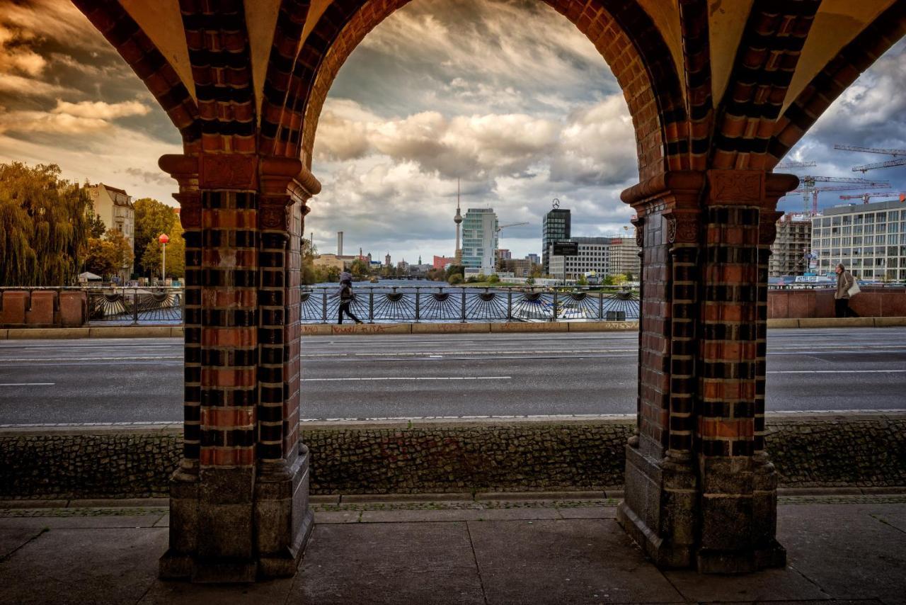 Schulz Hotel Berlin Wall At The East Side Gallery Exterior photo